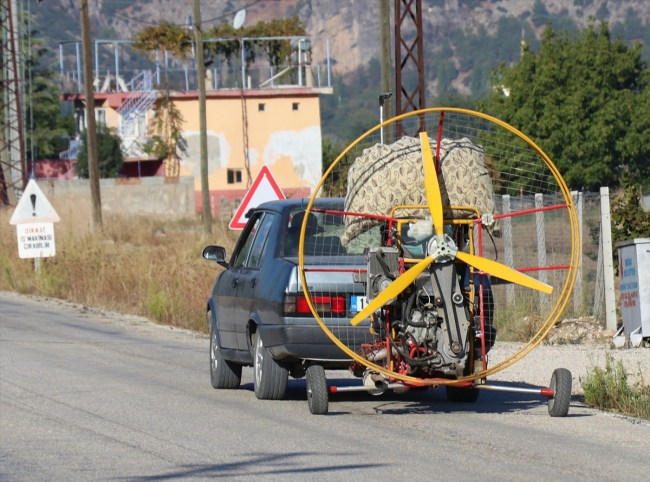 "Uçan adam" lakaplı Ahmet Dağaşan yarış motosikletlerinin motoruyla uçuyor